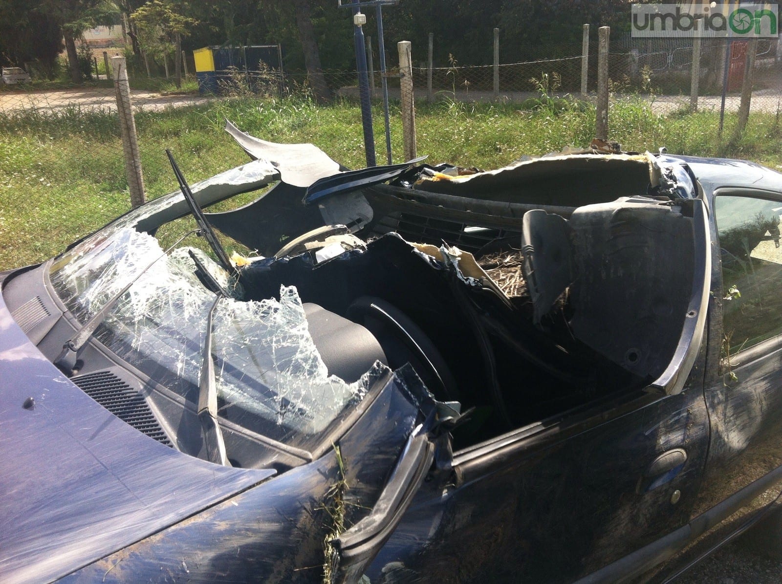 La Clio dopo l'impatto