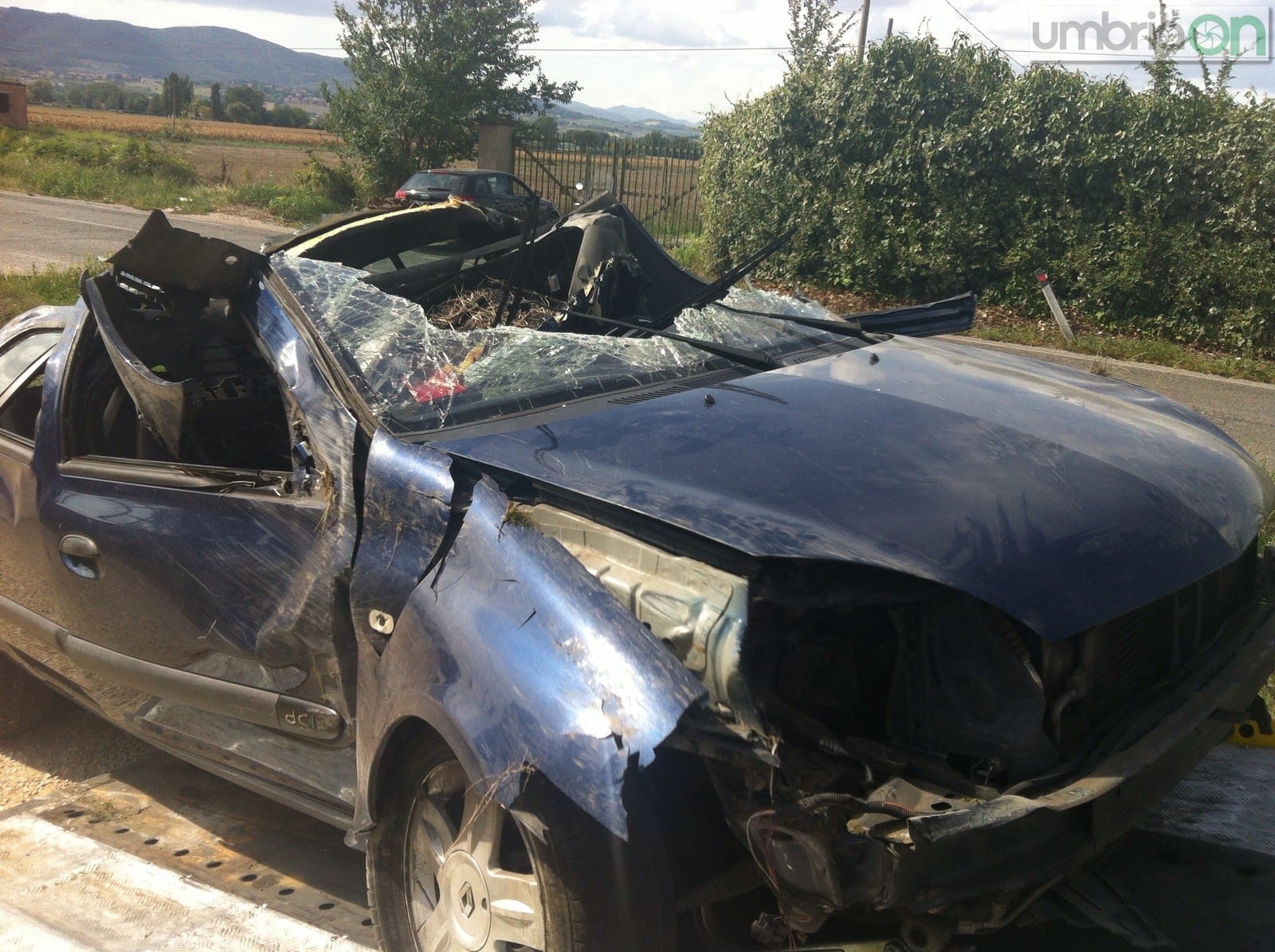 Terni, auto nel fossato: ferito un ragazzo