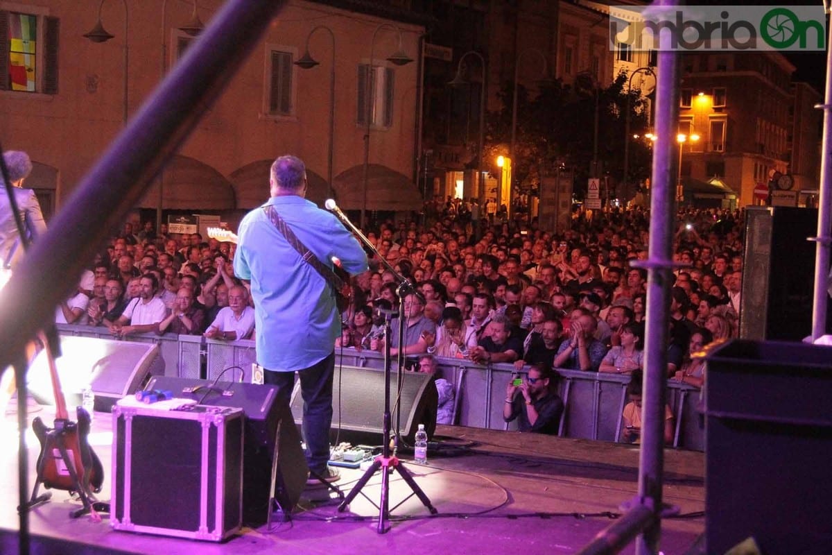 Gli Incognito in piazza Europa (foto Mirimao)