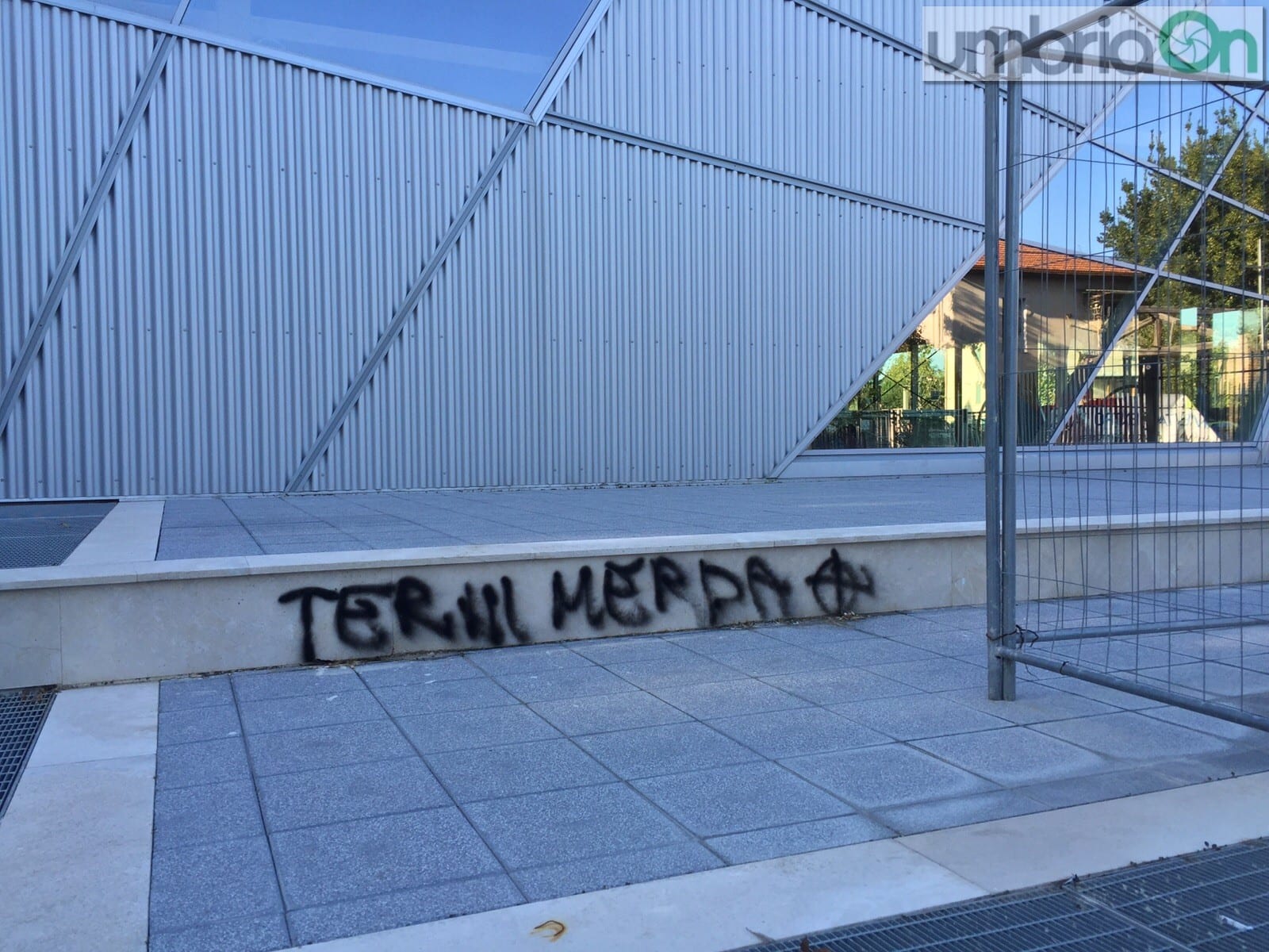 La scritta in viale dello Stadio