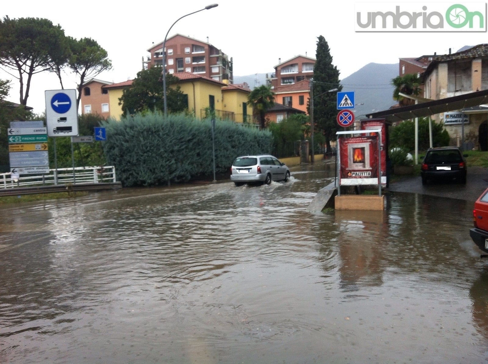 Terni, bomba d’acqua: borgo Rivo inondato