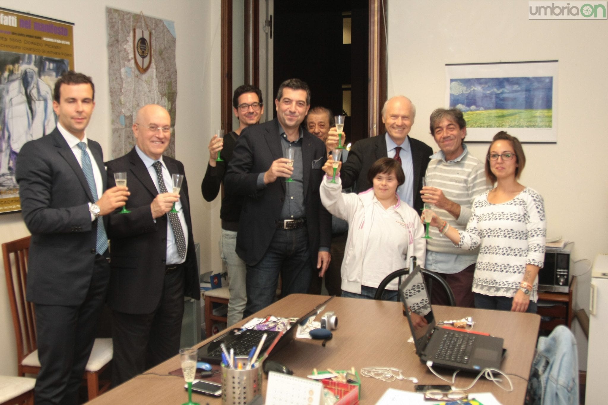 Il brindisi in redazione