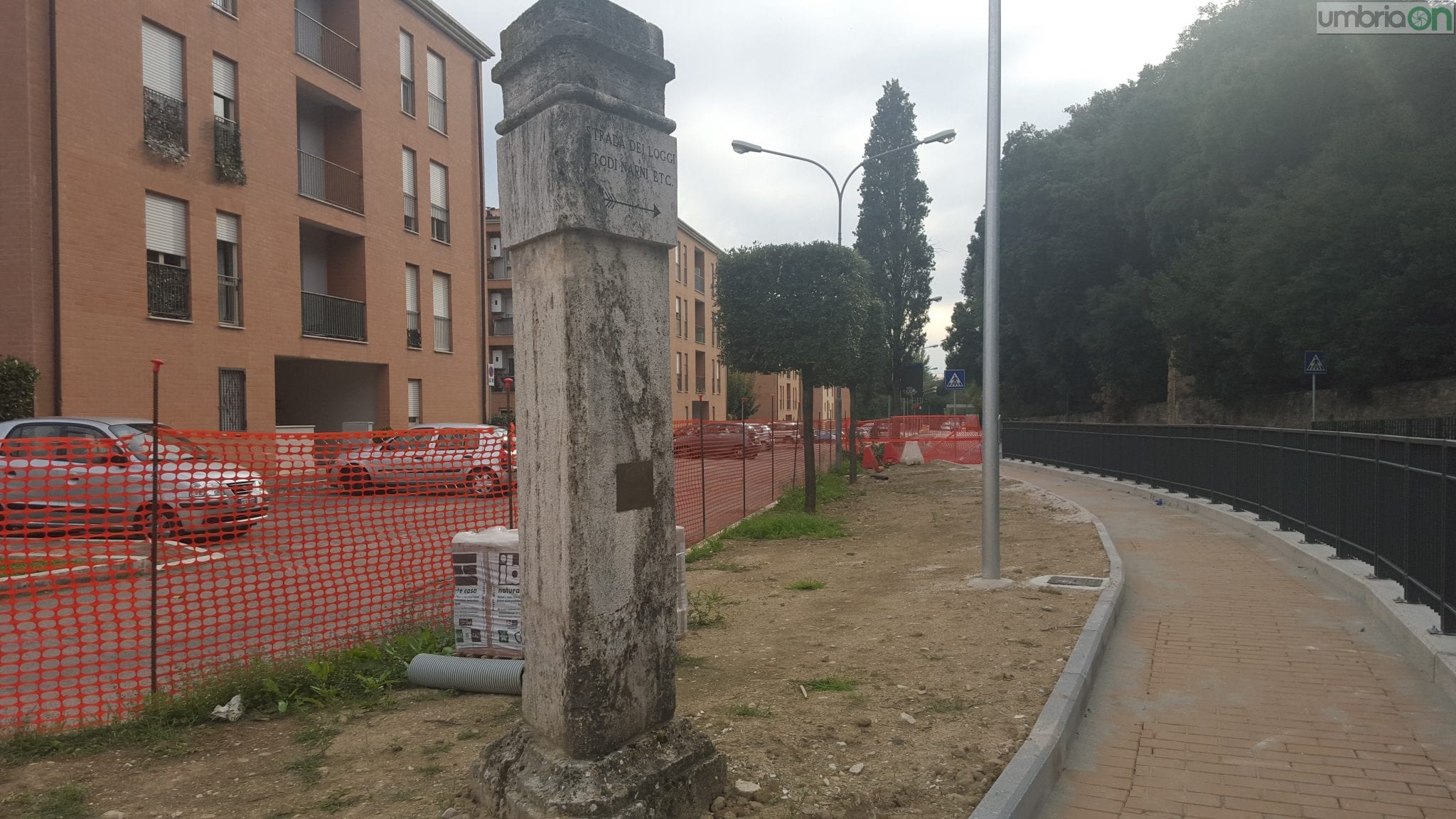 Perugia, il cippo divide destra e sinistra