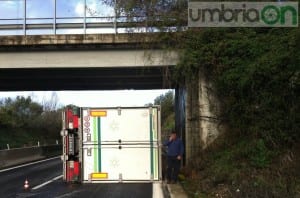 Terni incidente Rato camion1