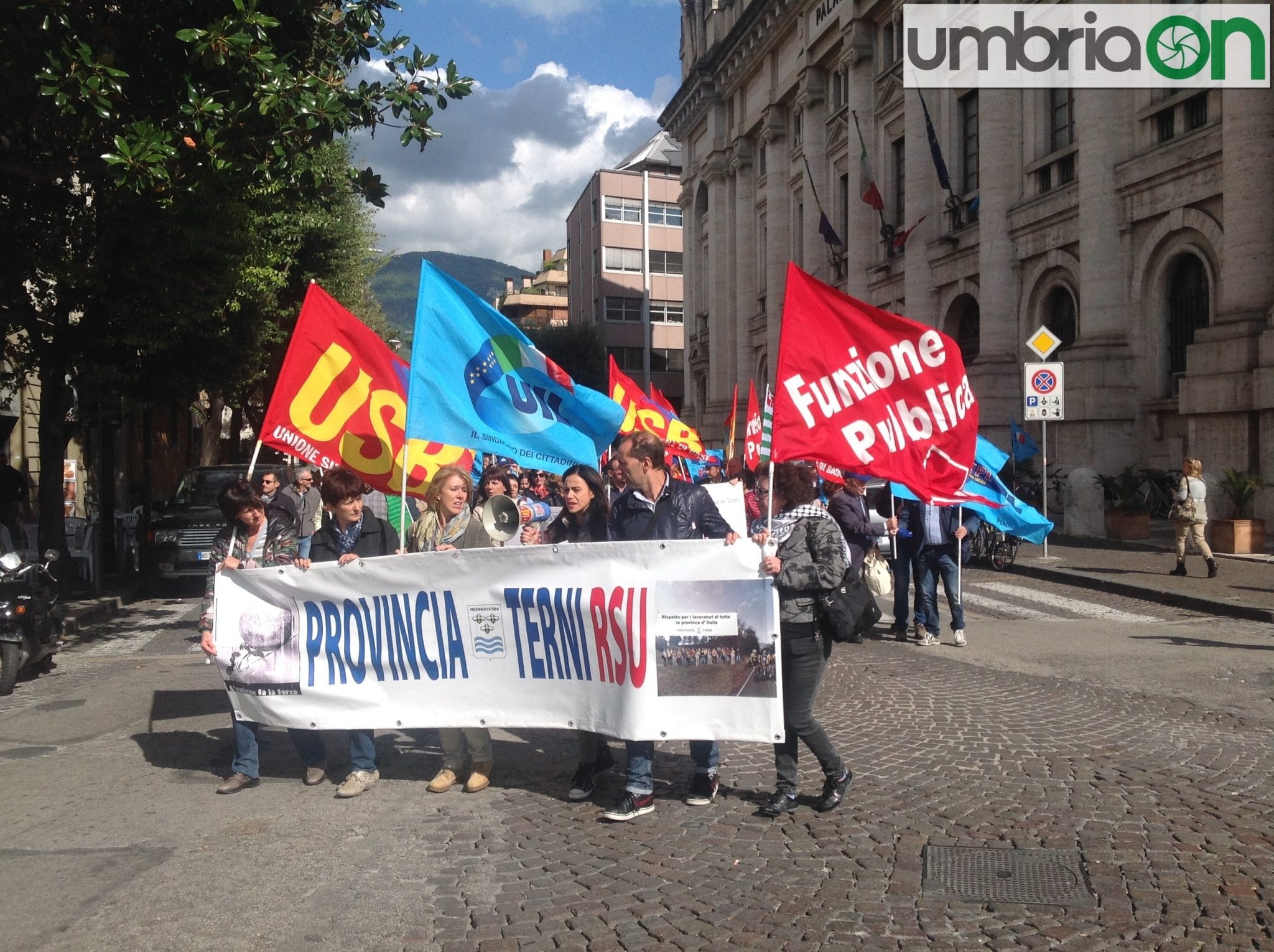 Paura nelle Province, lavoratori in piazza