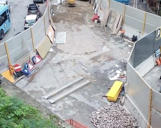 Il cantiere fermo (Foto da 'Romiziade', Facebook)