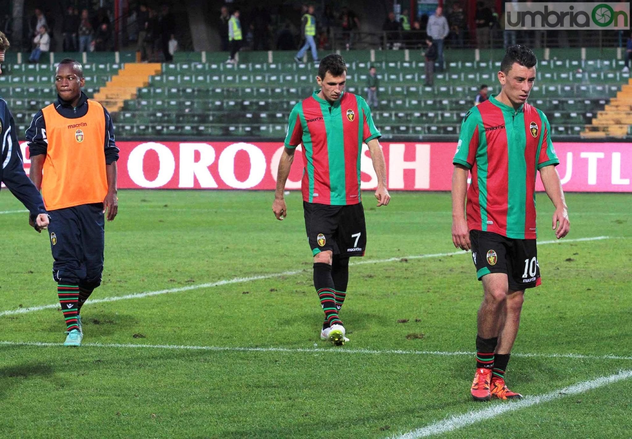 Ternana travolta: Falletti e Furlan all'uscita dal campo