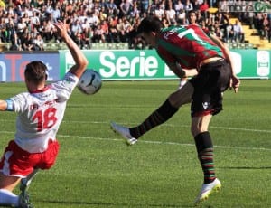 Federico Furlan in azione contro il Perugia