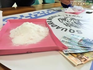 Moglie e marito spacciano coca a borgo Bovio, arrestati dalla Mobile (Luzi) - 10 novembre 2015 (4)