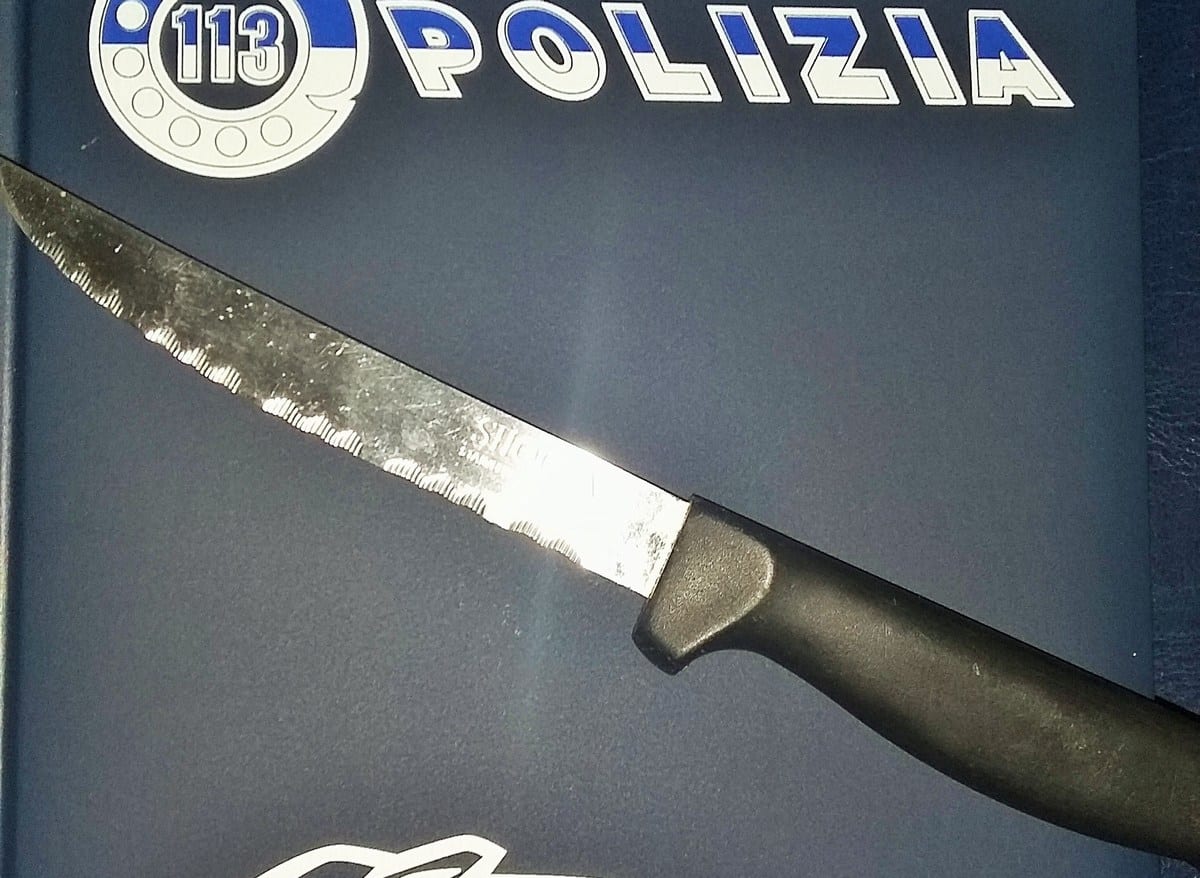 Il coltello sequestrato