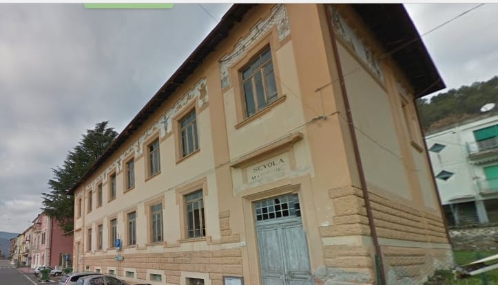 La scuola in vendita