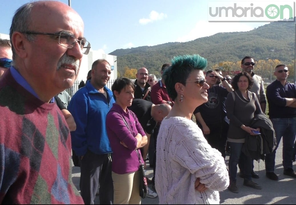 I lavoratori della Trafomec in ansia