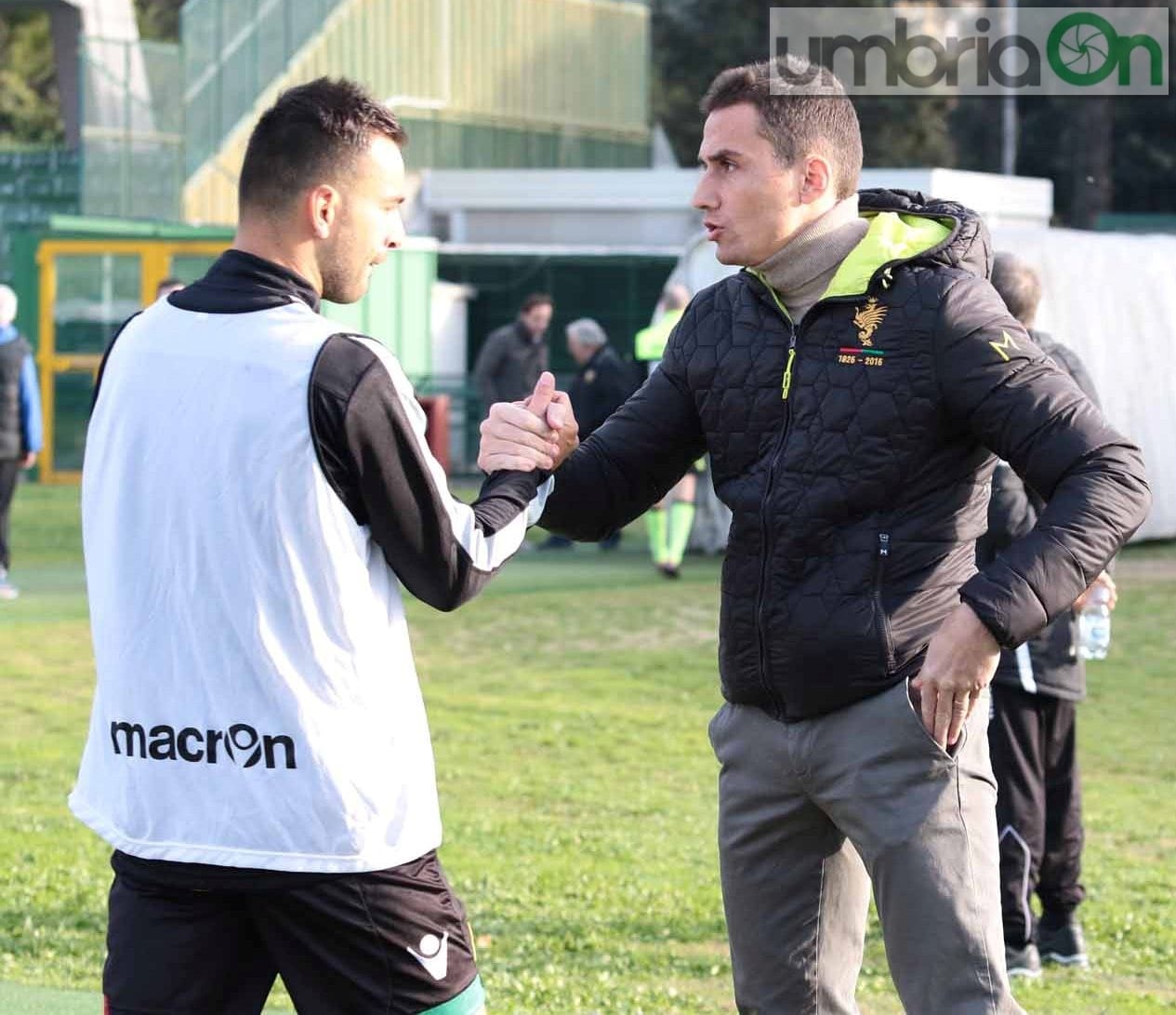 Il capitano Luigi Vitale con Simone Longarini: zero contatti per il rinnovo