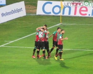 L'esultanza rossoverde per il quarto gol di Palumbo