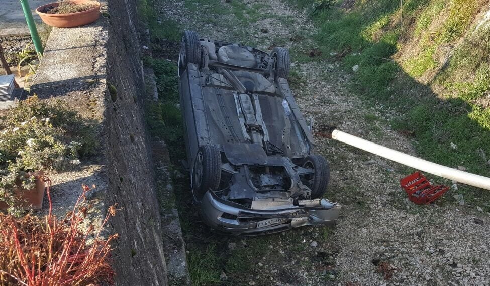 L'auto fuori strada