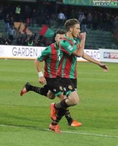 Antonio Palumbo festeggia il gol del 4-0