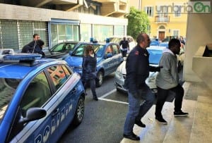 Direttissima nigeriani arrestati per rissa alla stazione di Terni - 13 gennaio 2016 (2)