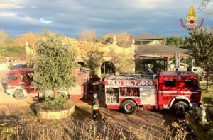 Incendio tetto agriturismo 'Corte del Sole' di Castiglione del Lago - 3 gennaio 2016 (1)