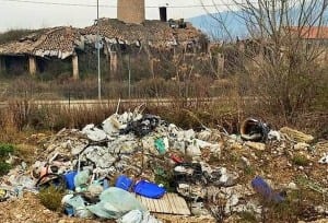 Rifiuti abbandonati Foligno, parco Hoffman - 30 gennaio 2016 (7)