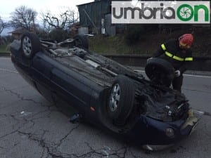 L'auto ribaltata