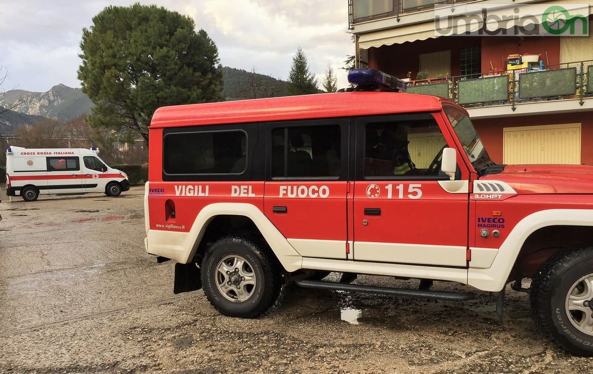 Terni, va ad asparagi e si sente male