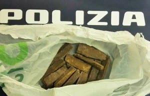 Hashish sequestrato in piazza Solferino