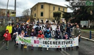 No Inceneritori Terni, corteo manifestazione pioggia - 14 febbraio 2016 (10)