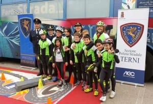 polizia stradale bambini2