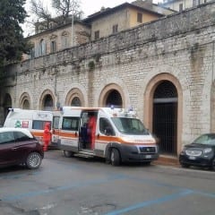 Perugia, cade dalle scale mobili e muore