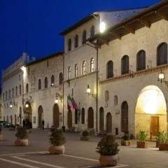 Assisi, il ‘consiglio’ sbarca su internet