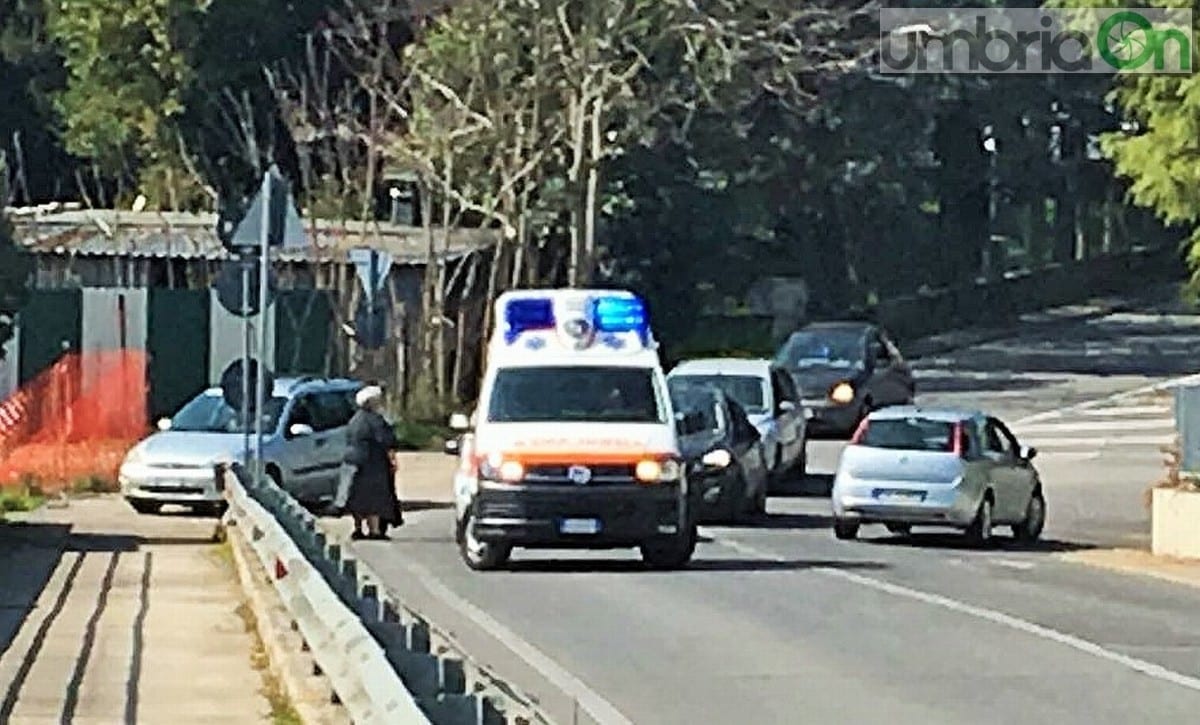 Narni Scalo, ciclista investito: in ospedale