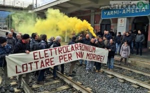 Operai Elettrocarbonium, blocco ferrovia Narni 6 - 9 marzo 2016 (1)