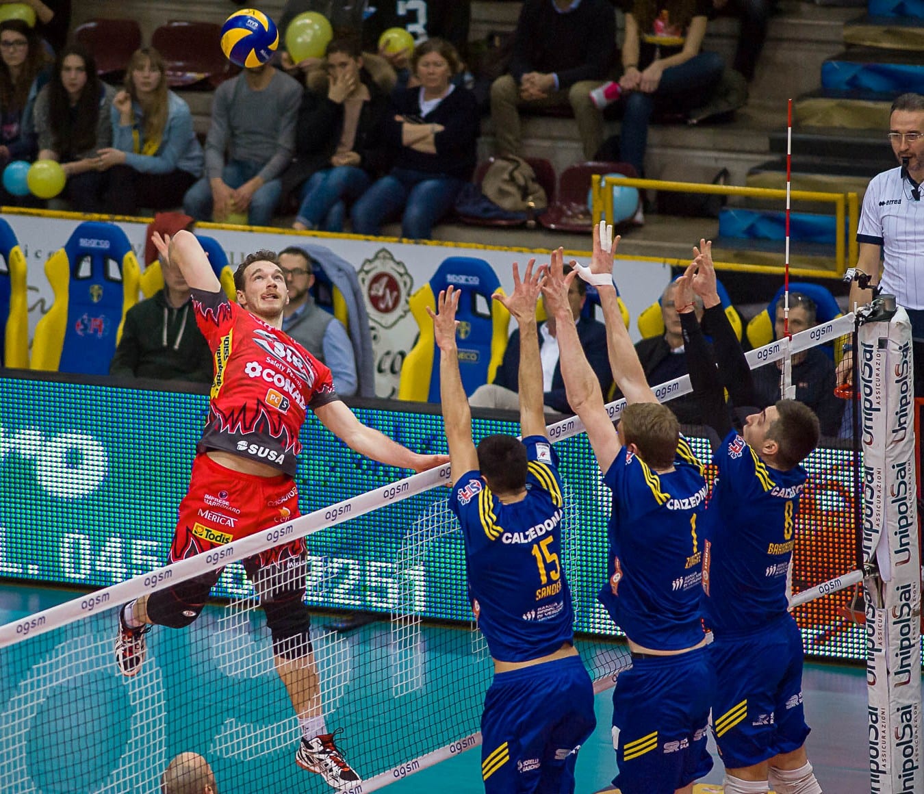 Volley, playoff: Sir battuta in gara3