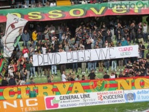 Lo striscione della nord per David Raggi