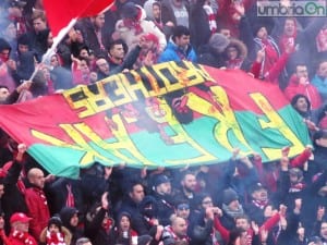 derby tifosi curva nord perugia ternana striscione4