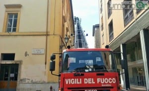 Calcinacci piazza San Pietro e via Manassei, vigili del fuoco Terni - 30 aprile 2016
