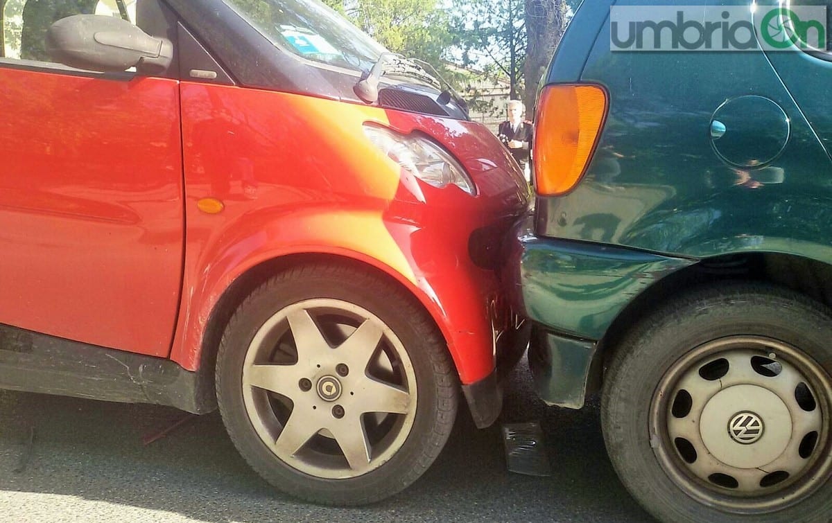 Terni, tamponamento a catena: donna ferita