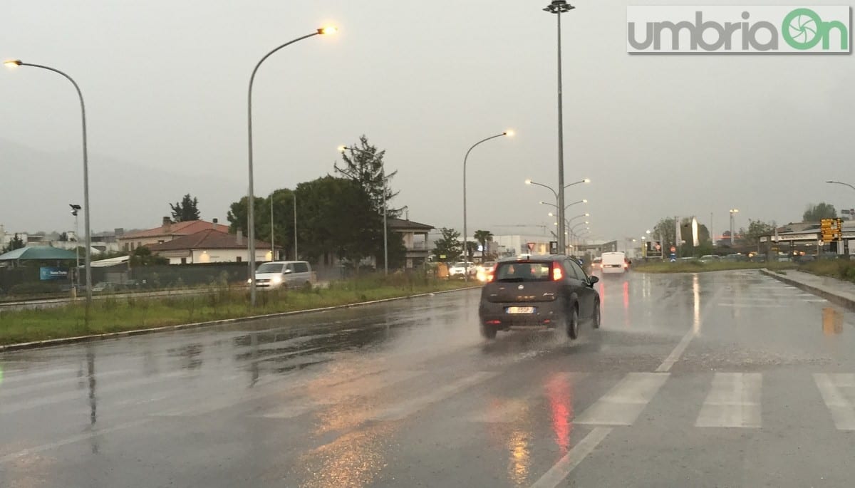 Terni, caos pioggia: allagamenti in città