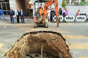 Maxi voragine via Don Bosco, Terni - 17 aprile 2016 (7)