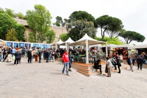 Il mercato in piazza del Circo (foto Belfiore)