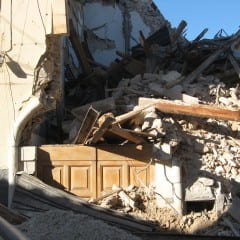 Terremoto: «Ottomila case non ricostruite»