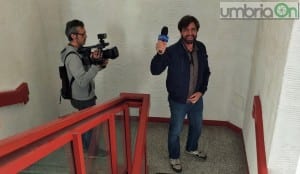 Valerio Staffelli di Striscia in tribunale a Terni - 20 aprile 2016 (1)