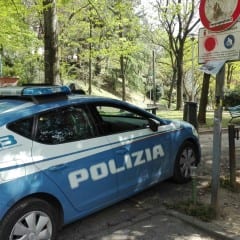 Perugia, gira nel parco ‘armato’: denunciato