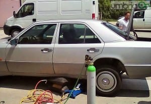 Gatto dentro l'auto in via del Centenario, vigili del fuoco 1 - 16 maggio 2016