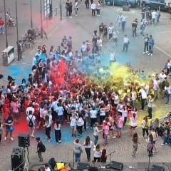 Terni, il centro si colora: gli studenti fanno festa