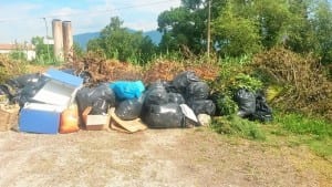 Discarica abusiva rifiuti Cesure, mercato via Irma Bandiera - 5 giugno 2016 (1)