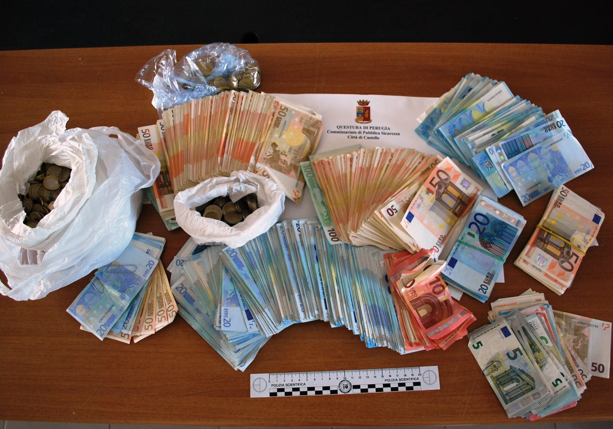 Dipendente infedele: 56 mila euro in casa