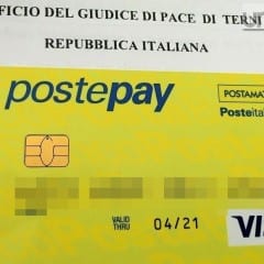 Terni, prelievi-truffa: «Poste Italiane paghi»