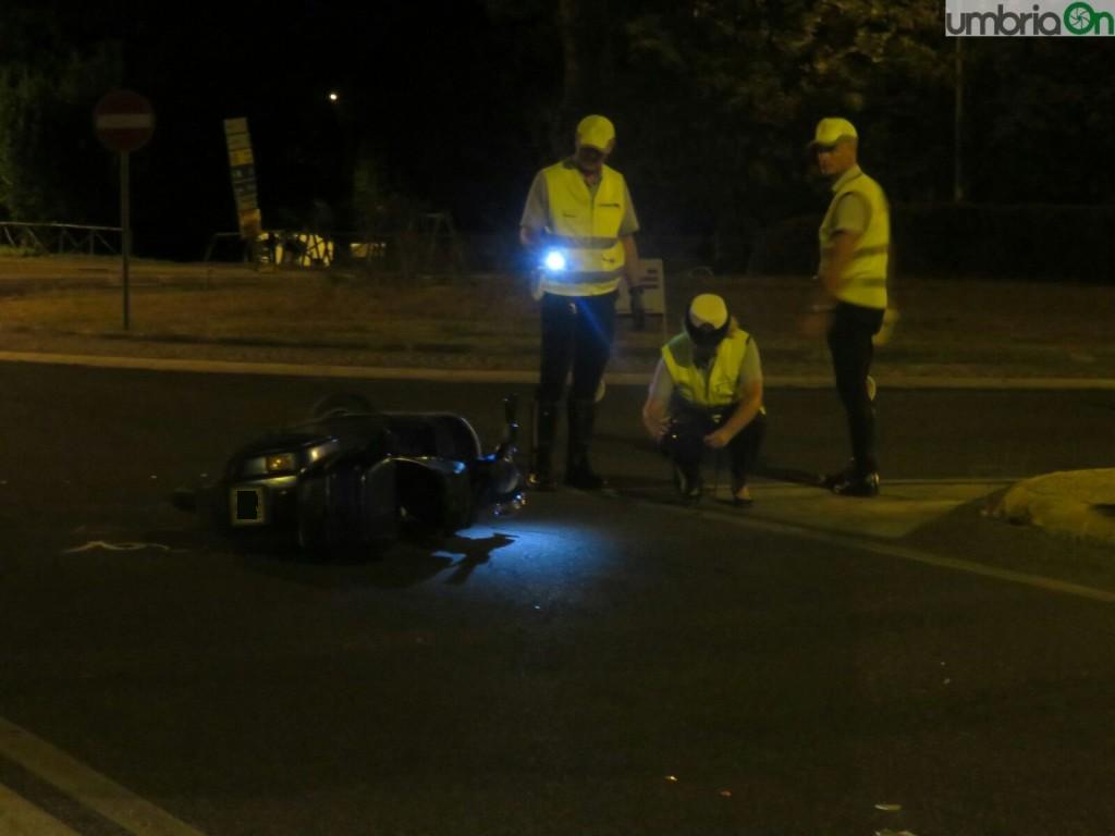 Auto contro scooter, due feriti a Terni