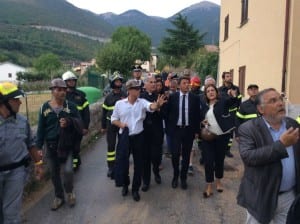 renzi e marini a norcia tendopoli terremoto